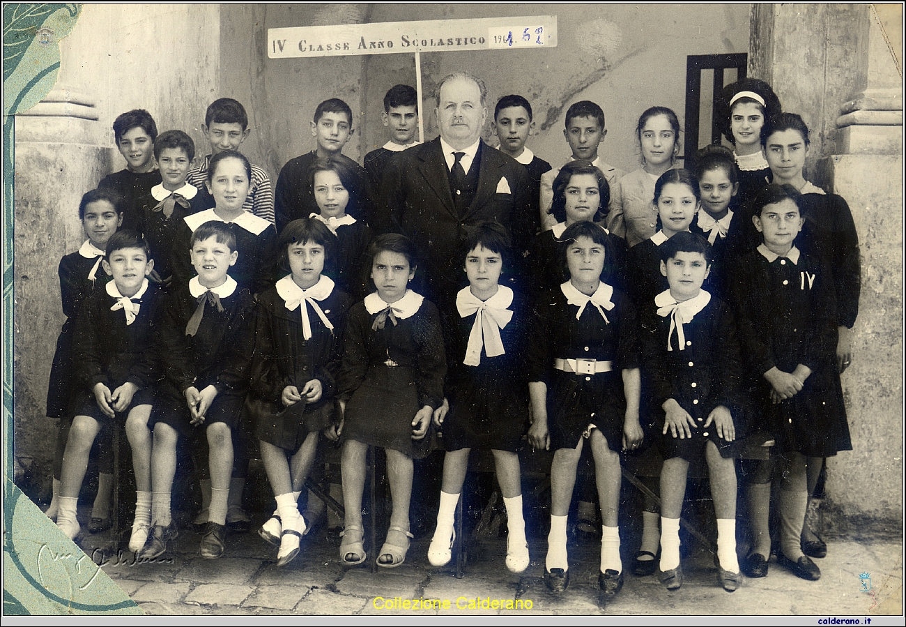 Biagio Schettino con gli alunni dell'Anno scolastico 1962-63.jpg