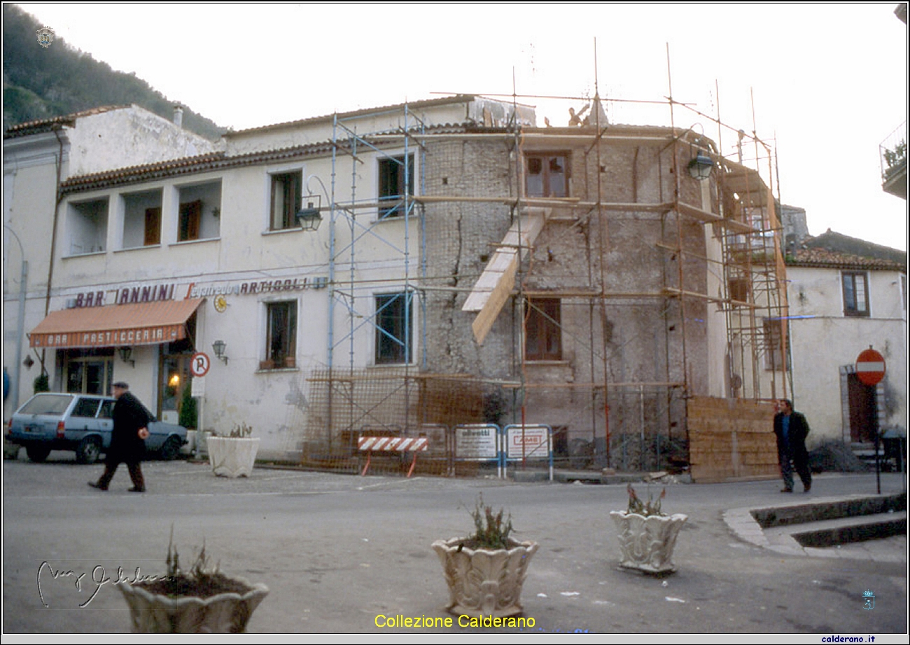 Piazza Buraglia dopo il terremoto.jpg