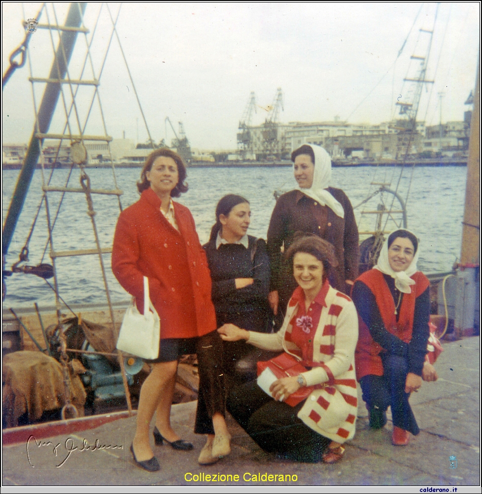 Sicilia Giugno 1970 con Maria, Assuntina, Rosamaria e Carmelina.jpg