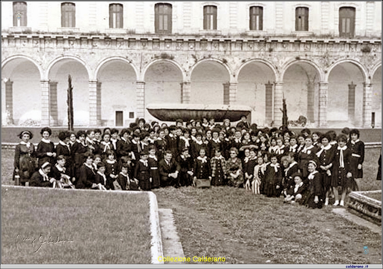 Gita a Padula delle alunne della Scuola Media.jpg