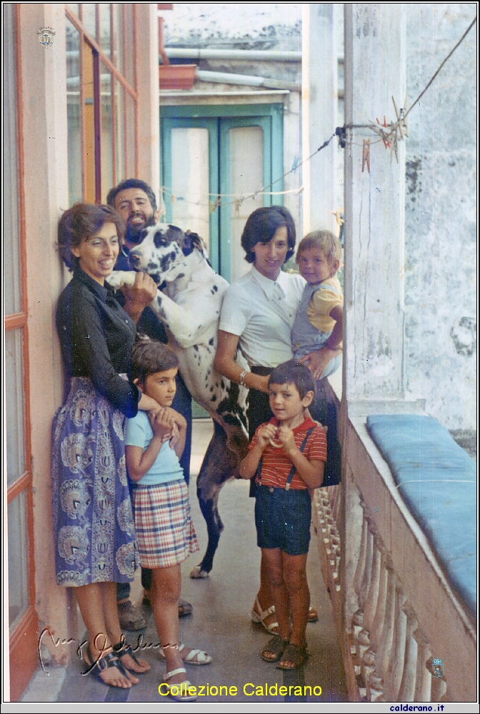 Bianca, Andrea e Liliana con i bambini e il cane Febo.jpg