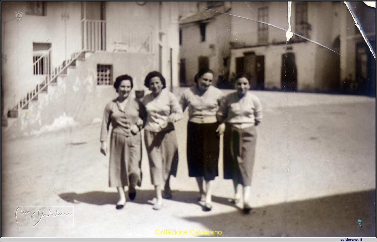 Gioventu' in Piazza - Mafalda Salvato, Assuntina Avigliano, Franca Mazzeo e Carmela Avigliano Zietta.jpg