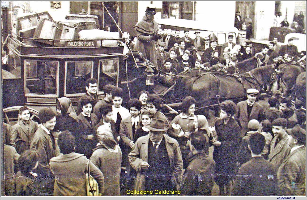 Arrivo della diligenza Palermo Roma in occasione del centenario dell'unita' d'Italia 1961.JPG