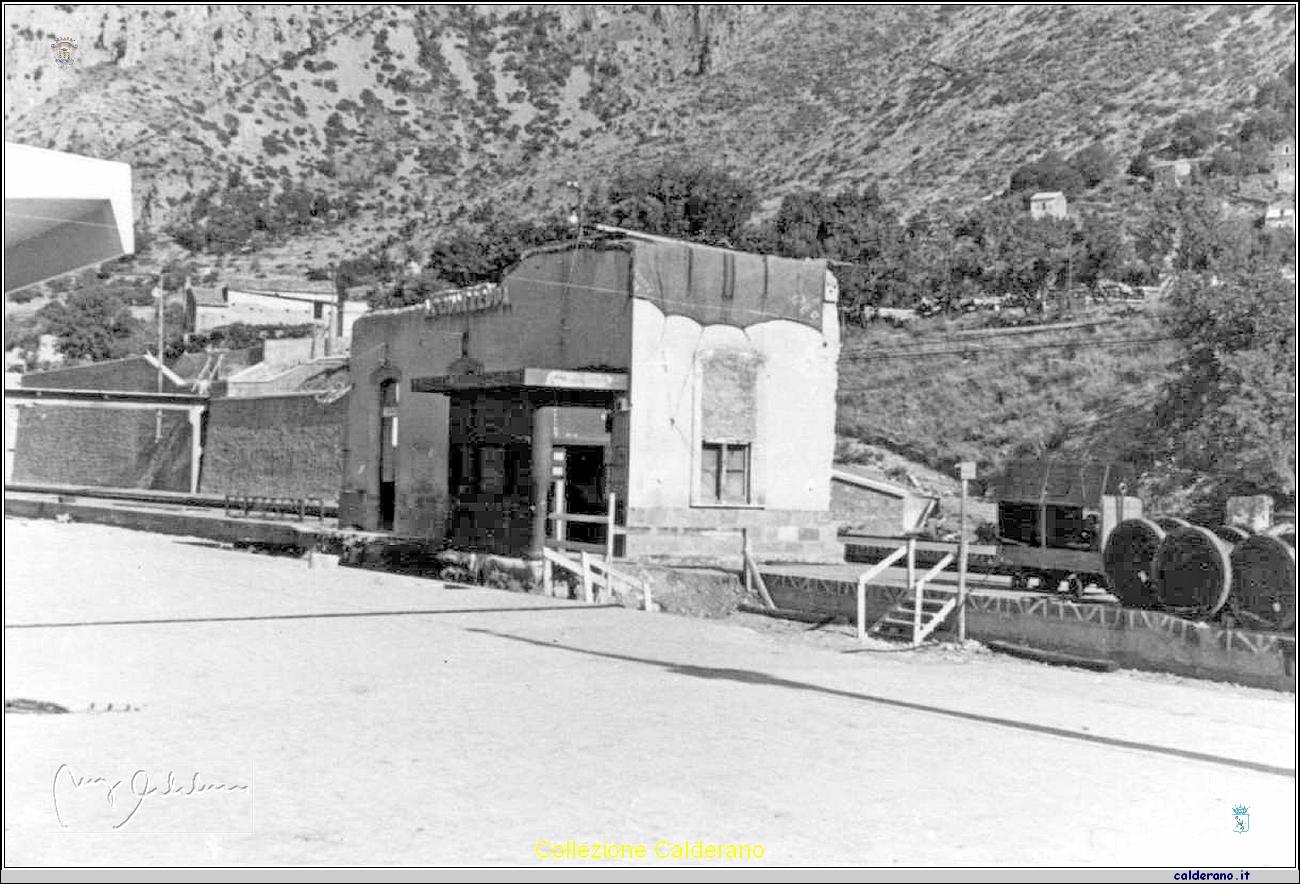 Demolizione della vecchia stazione di Acquafredda.jpg