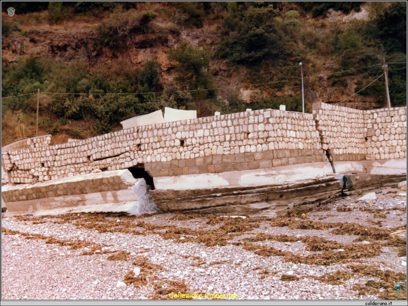 Mura di contenimento a Fiumicello distrutti dalla mareggiata.jpeg