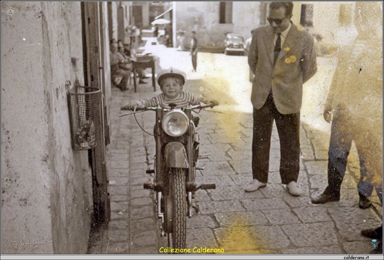 Oscar D'Alascio sulla moto.jpg