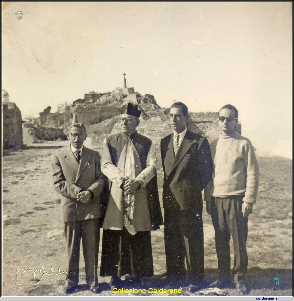 Foto ricordo con Vincenzo Fiore, Don Domenico Dammiano, Biagio Colavolpe e Biagio D'Alascio.jpg