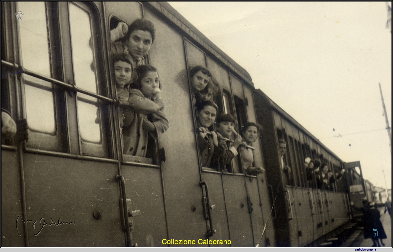 Viaggio in treno a Paola 1956.jpg