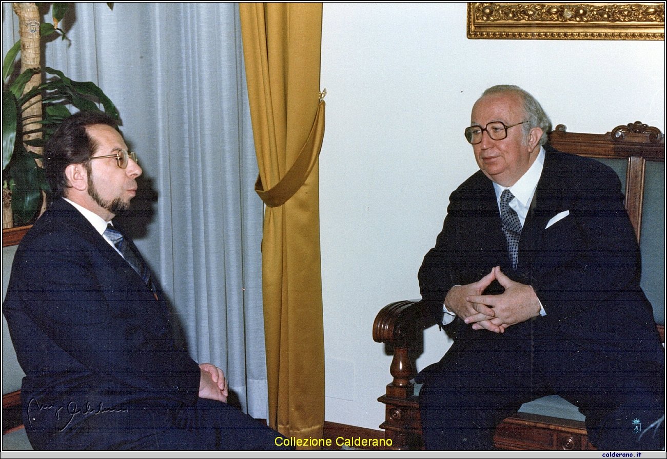 Francesco Sisinni con il Ministro per i Beni Culturali e Ambientali Giovanni Spadolini .jpeg