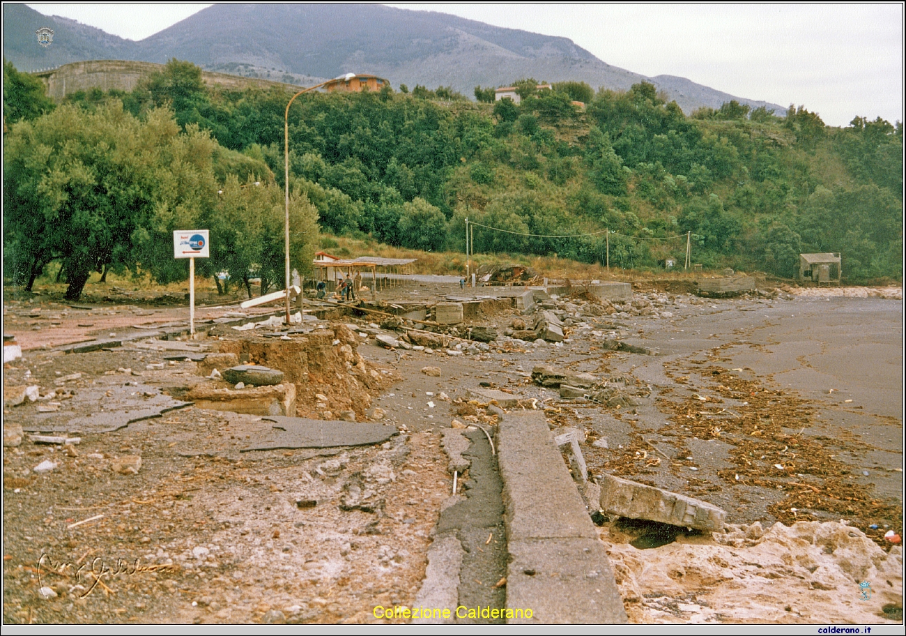 Spiaggia di Acquafredda dopo la mareggiata 1987.jpeg