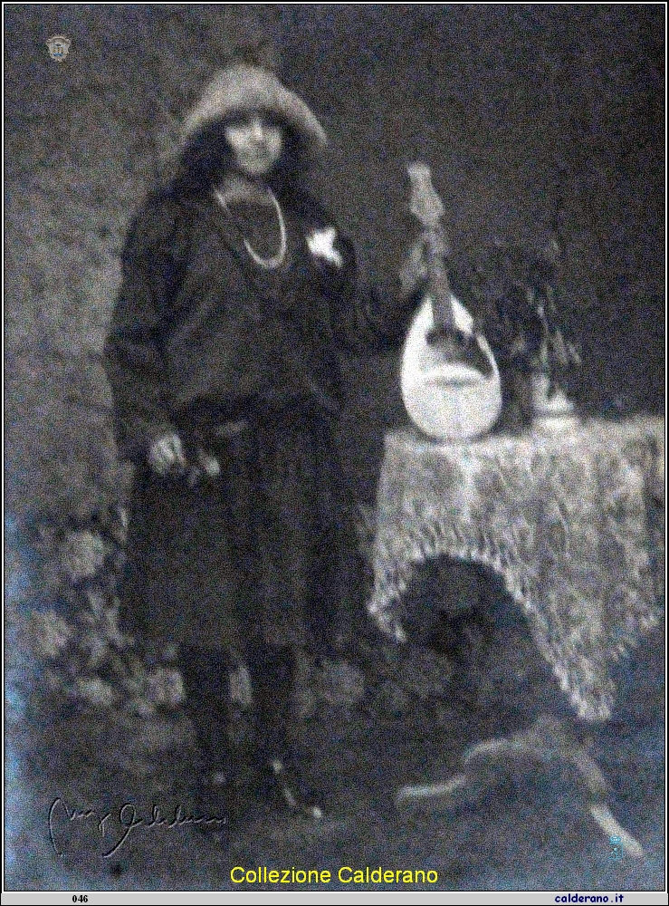 Sconosciuta con mandolino.JPG