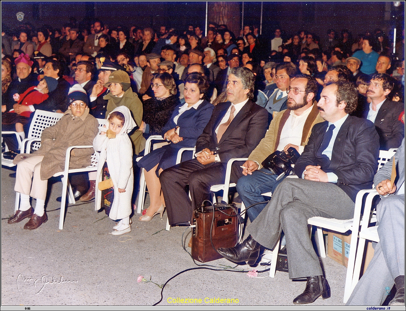 Spettatori al concerto della Banda della Marina Militare - Festa di San Biagio 1982.jpg