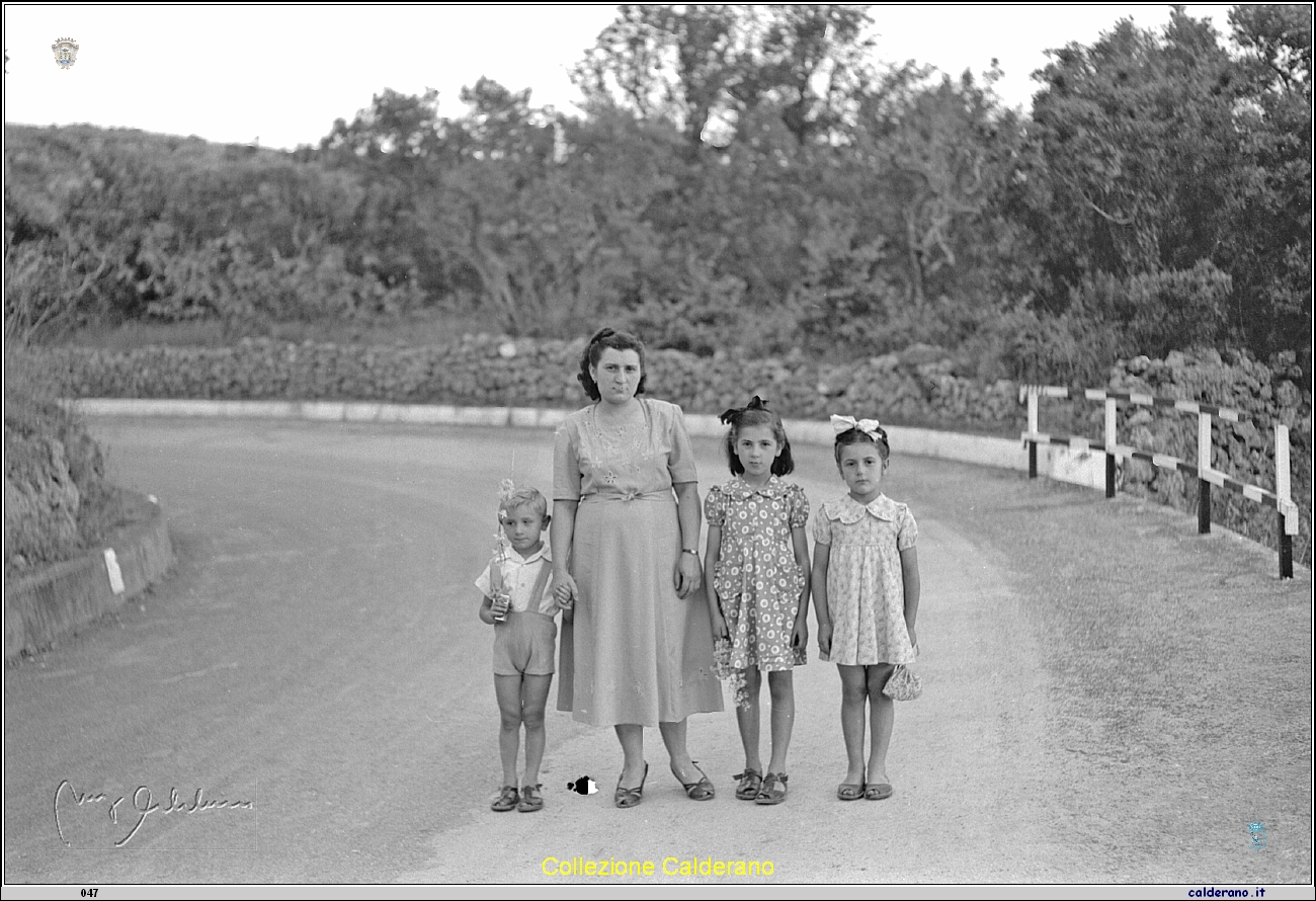 Enrico, Angioletta e Liliana Maestri con la Mamma.jpg