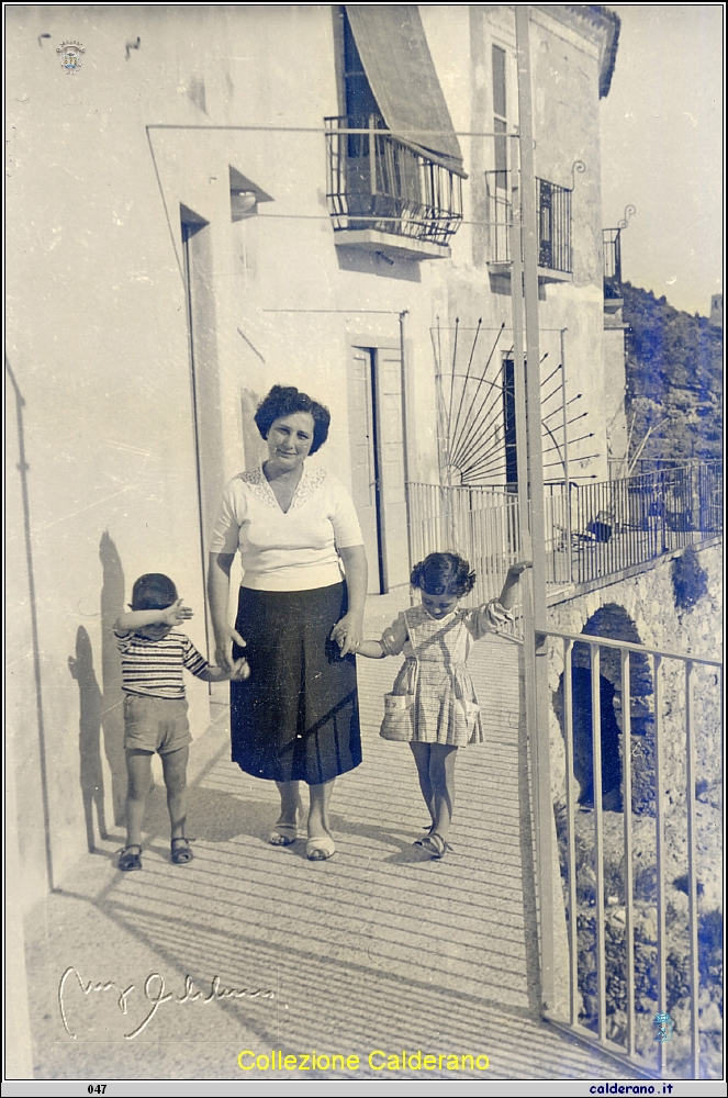 Mafalda al Porto con Umbertino e Maria Grazia.jpg