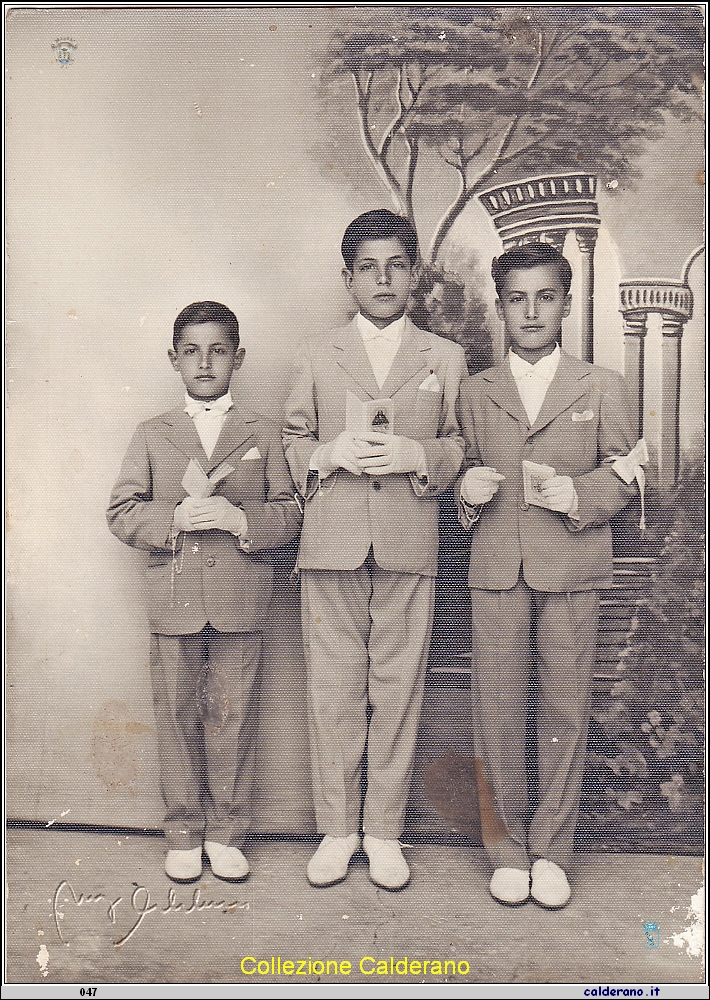 Prima Comunione dei fratelli Domenico, Raffaele e Antonio Brando.jpg