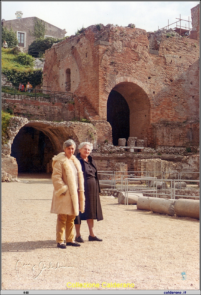 Maria e la Mamma Franca a Taormina.jpg