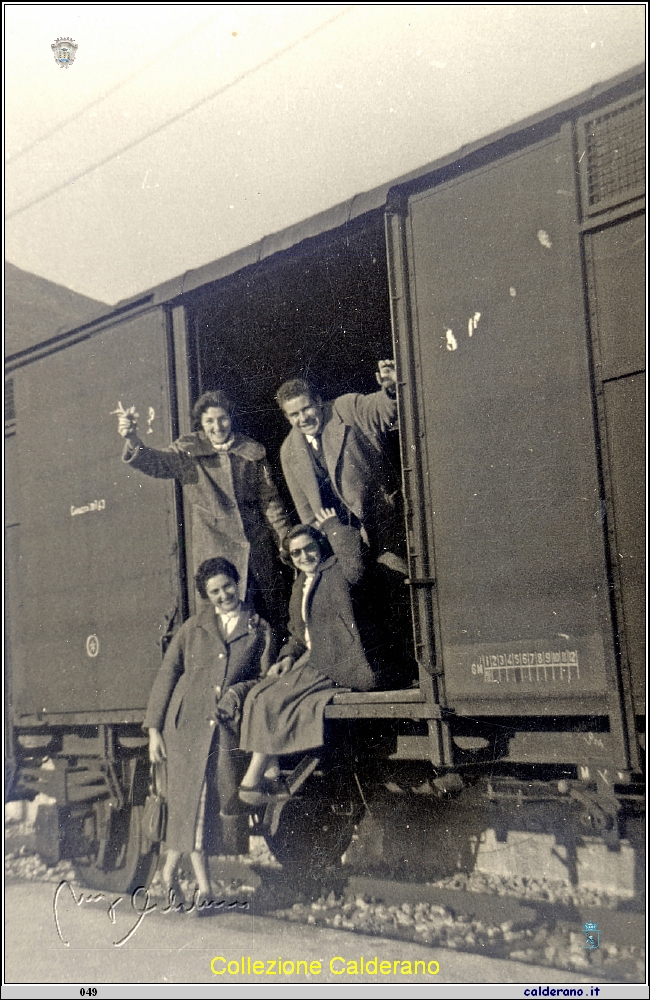 Sul carro merci con Raffaele Mandarano e Lidia Del Viscio 1959 13.jpg