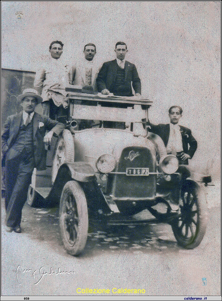 Fiat 501 con Francesco Beccaccini, Bonaventura Apicella, Pasquale Colamarco, Luigi Liberatore e Venturino Ambrosio.jpg