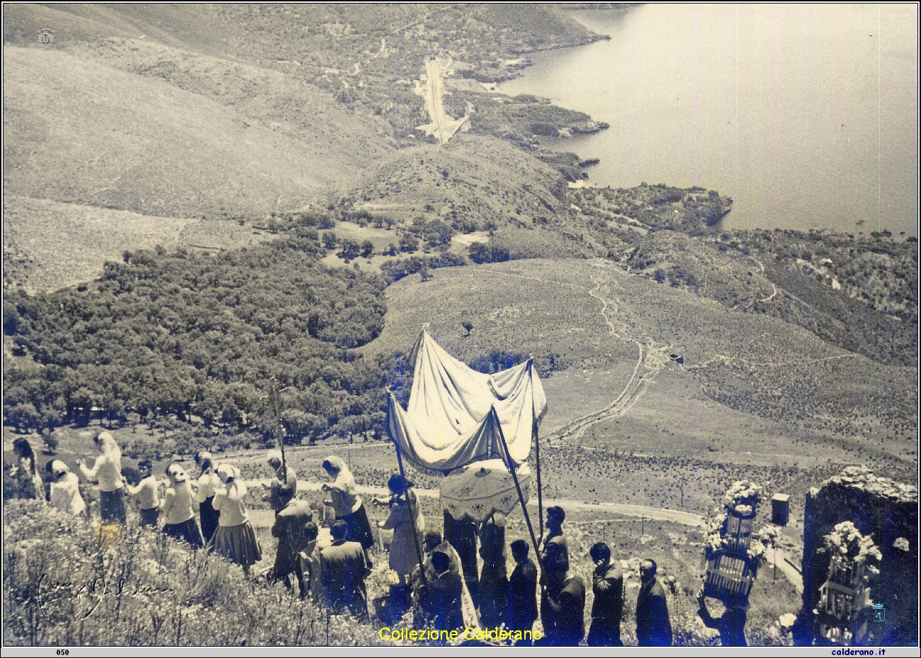 Processione del Corpus Domini per le vie del Castello.jpg