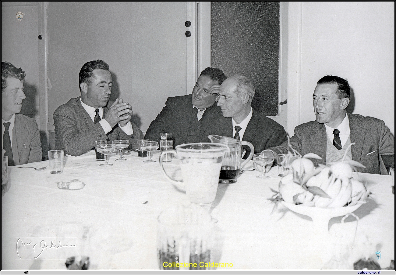 Cena per la fine della costruzione del Cristo 1965 3.jpg