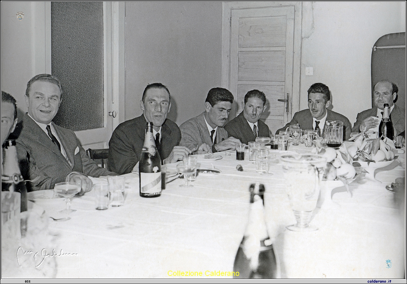 Cena per la fine della costruzione del Cristo 1965 4.jpg