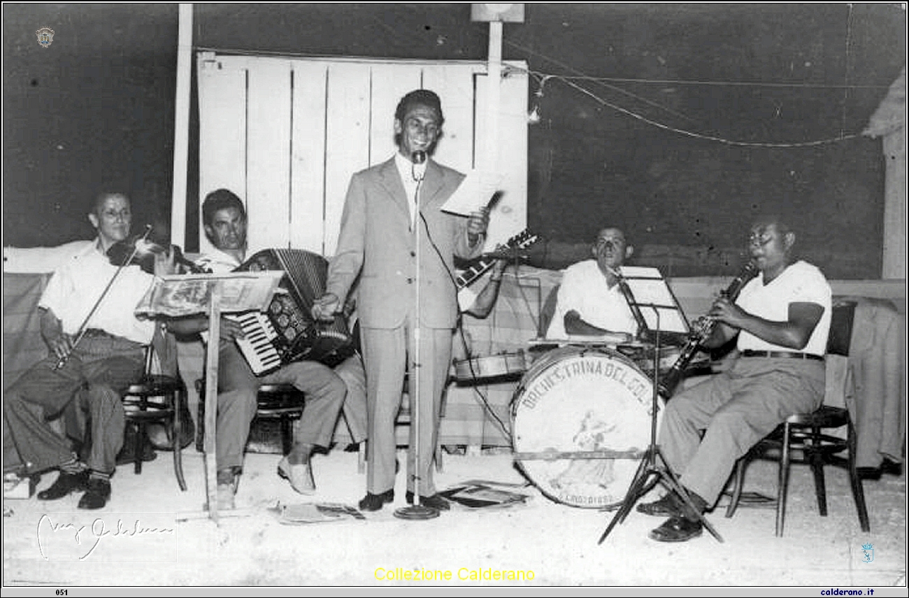 Orchestrina del Golfo - Fisarmonica Donnarumma, Cantante Eduardo lamarca, Clarino Sorantonio.jpg