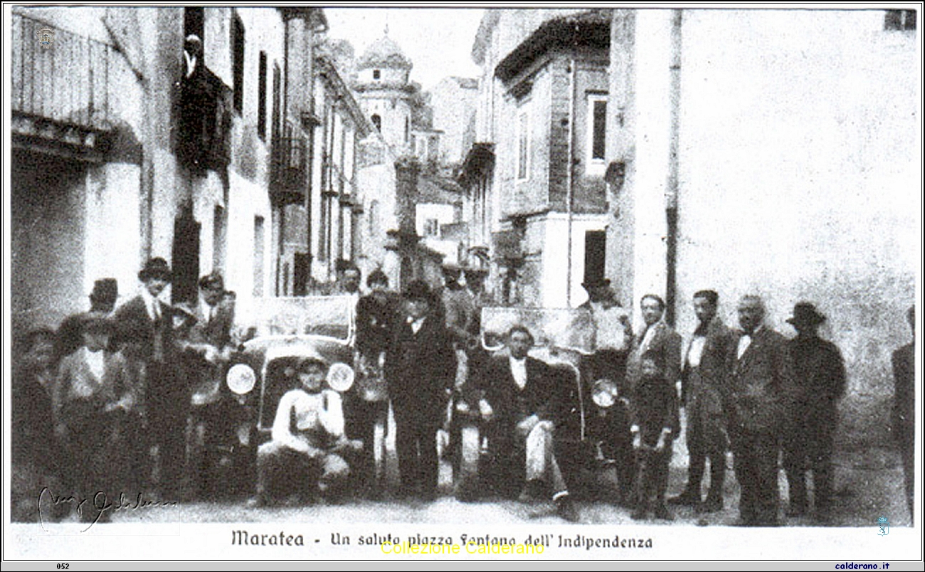 Cartolina - Un saluti Piazza Fontana dell'Indipendenza .jpg