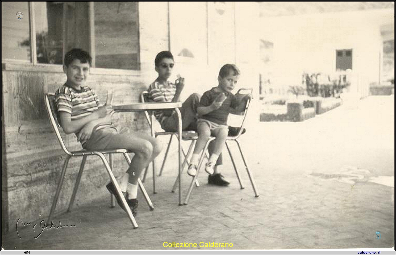 Gianfranco, Michele e Oscar D'Alascio alla stazione di Maratea.jpg