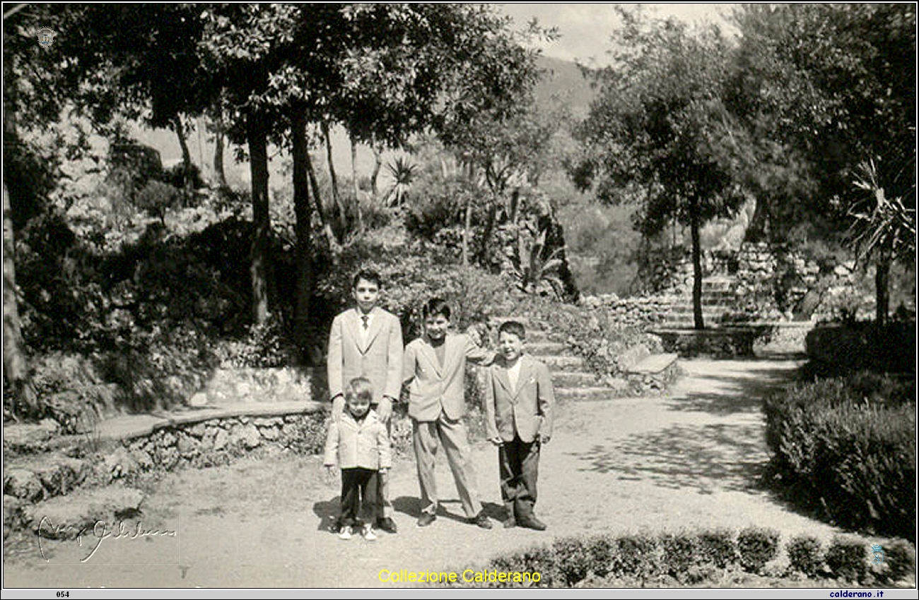 Michele, Gianfranco, Pierangelo e Oscar D'Alascio alla Villa Comunale.jpg