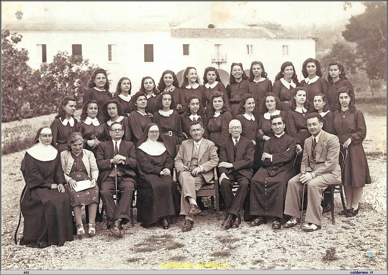 Alunne dell'Istituto Magistrale parificato 1937.jpg