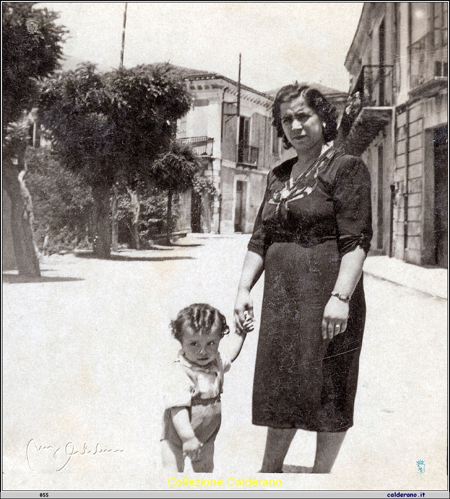 Io e Mamma in Via Mandarini 1949.jpeg