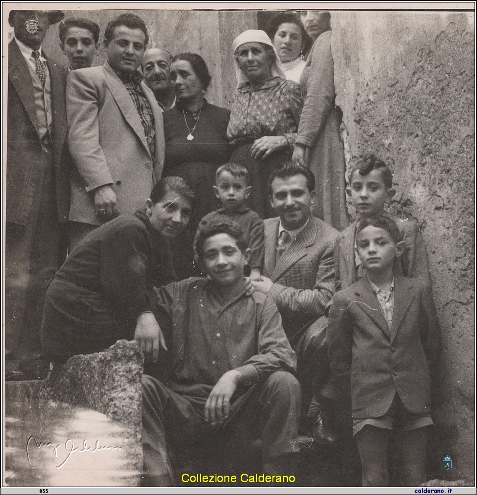 Nicola, Alfonso, Peppino, Saverio, Teresa, Ciccarella, Assuntina, Annunziata, Tetella, Biasino, Giovannino, Biasino senior, io e Roberto 1955.jpeg