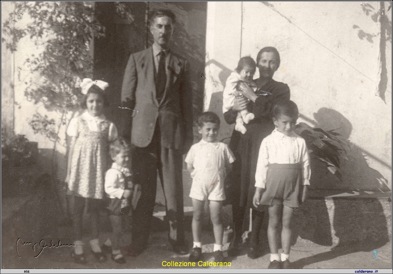 Biagio Schettino con moglie e figli - Biasino 'i Vittoria.jpg