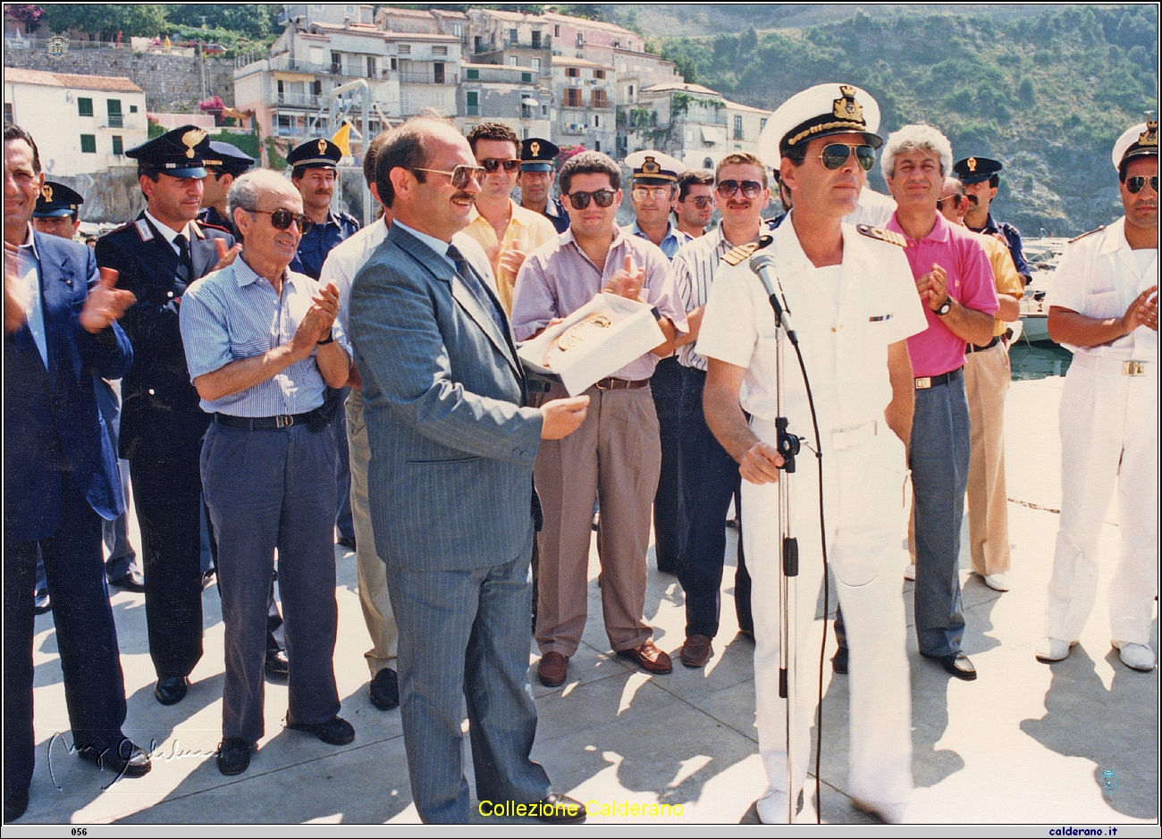 Il Sindaco Antonio Brando e il Capitano di Vascello Comandante della Nave Impavido 1.jpg