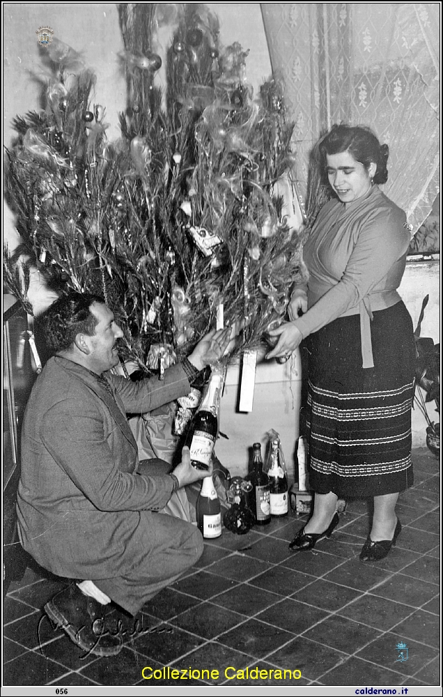 Papa', Mamma e l'albero di Natale fine anni '50.jpg