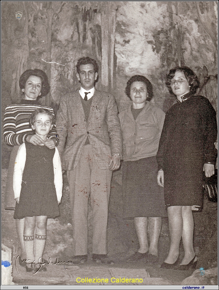 Pinuccia, Salvatore, Lucia, Angelina e Maria Carmela 1964.jpg