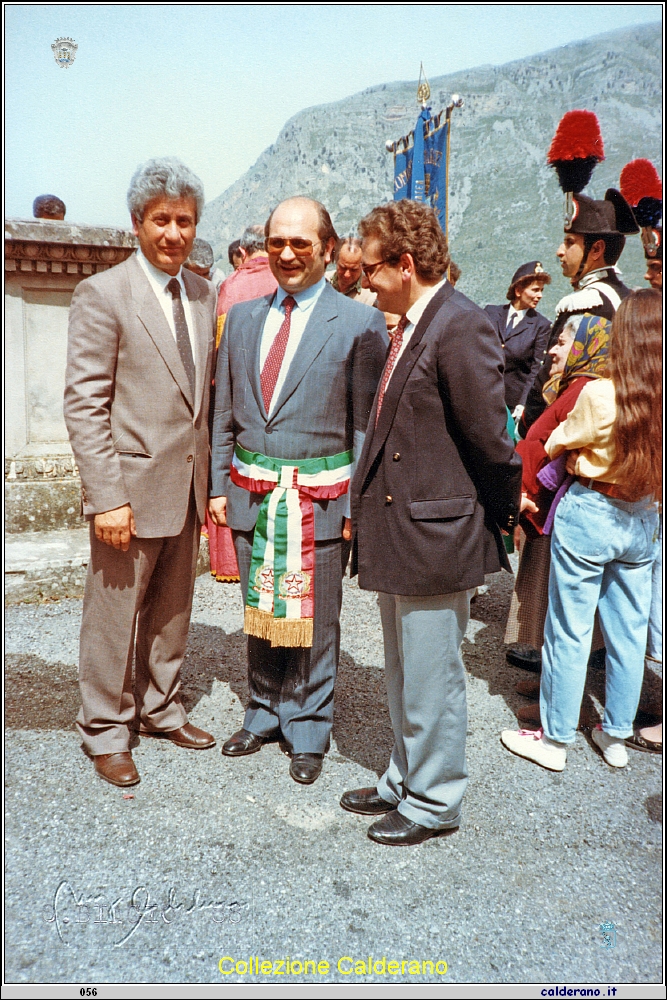 Sindaco Antonio Brando con Francesco Schettino e Gerardo Sarsale a Capo Casale 1988.jpg