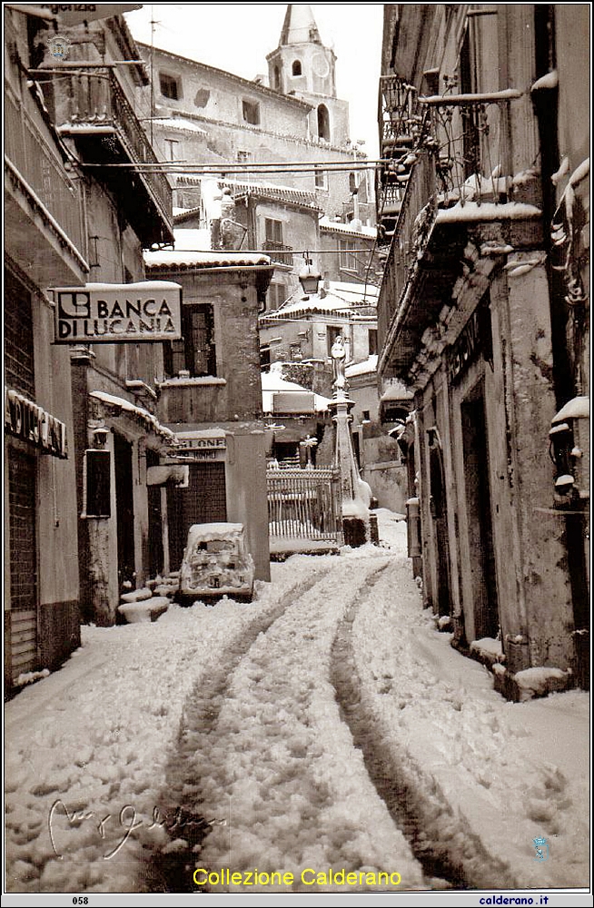 Corso Cavour innevato 1982.jpg