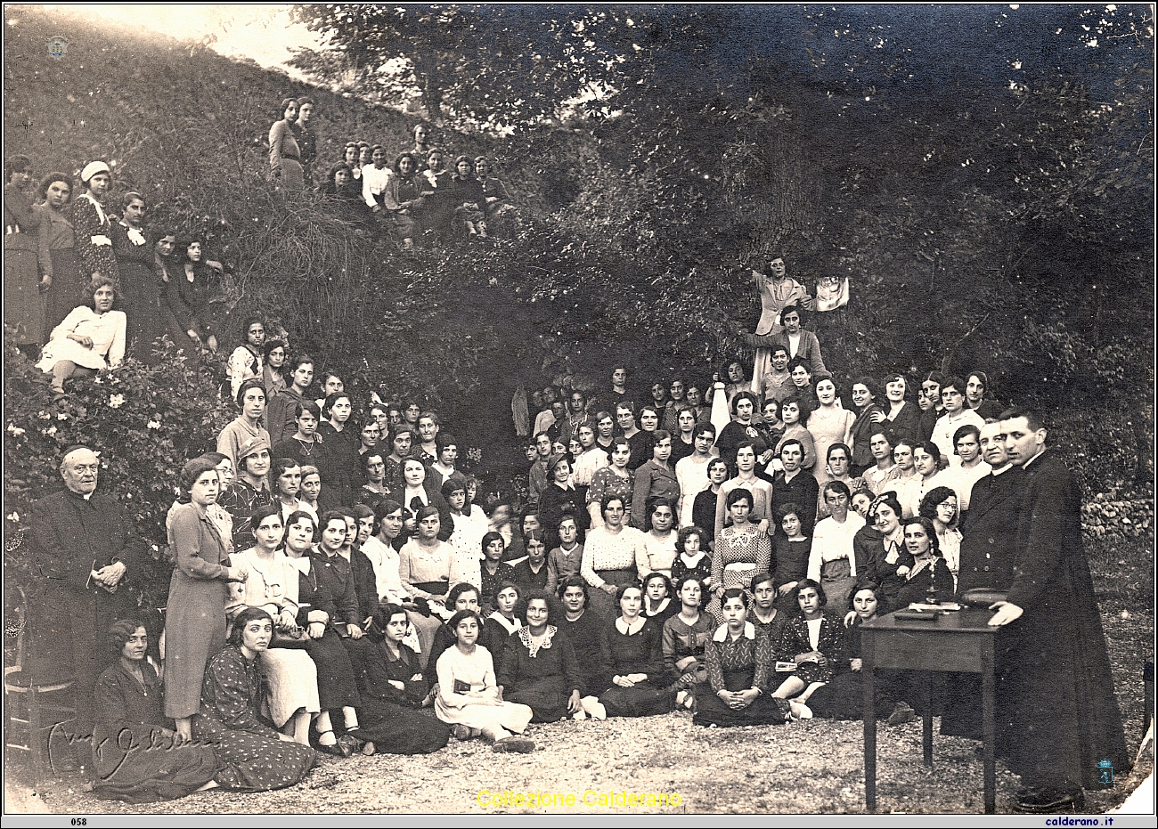 Pie donne alla Cappellina di Lourdes_.jpg