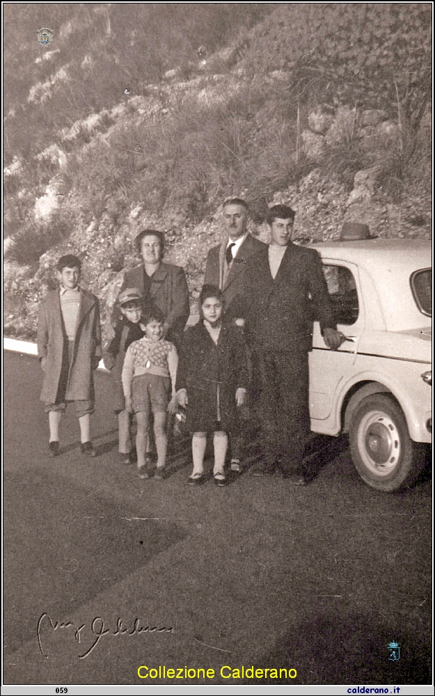 Famiglia Biagio Schettino con la 1100.jpg