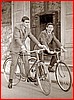 Francesco Maimone e Michele Martino con cravatta in bicicletta 1959.jpg