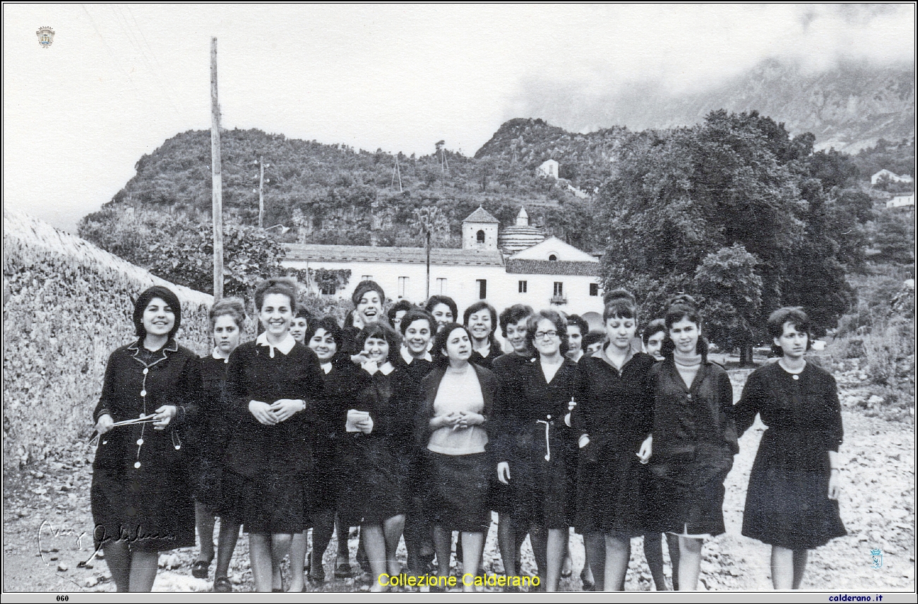 Maria Antonietta Mordente e la Classe Prima C 1964.jpeg