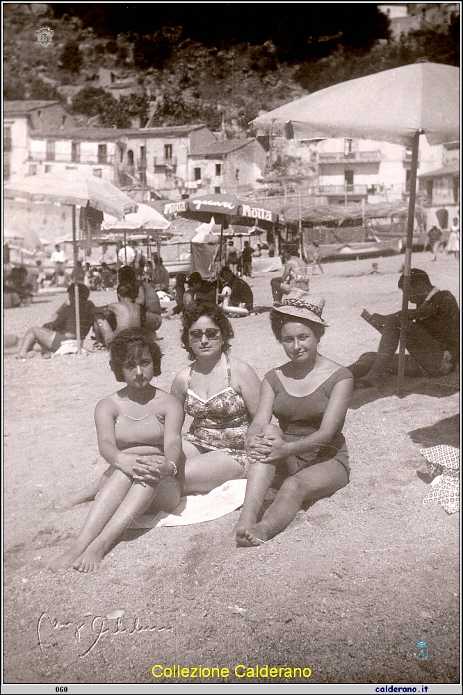 Maria Antonietta, Rosa e Nana' al mare 1961.jpeg