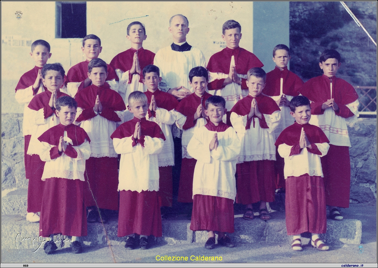 Padre Salerno e i Chierichetti del Porto.jpeg