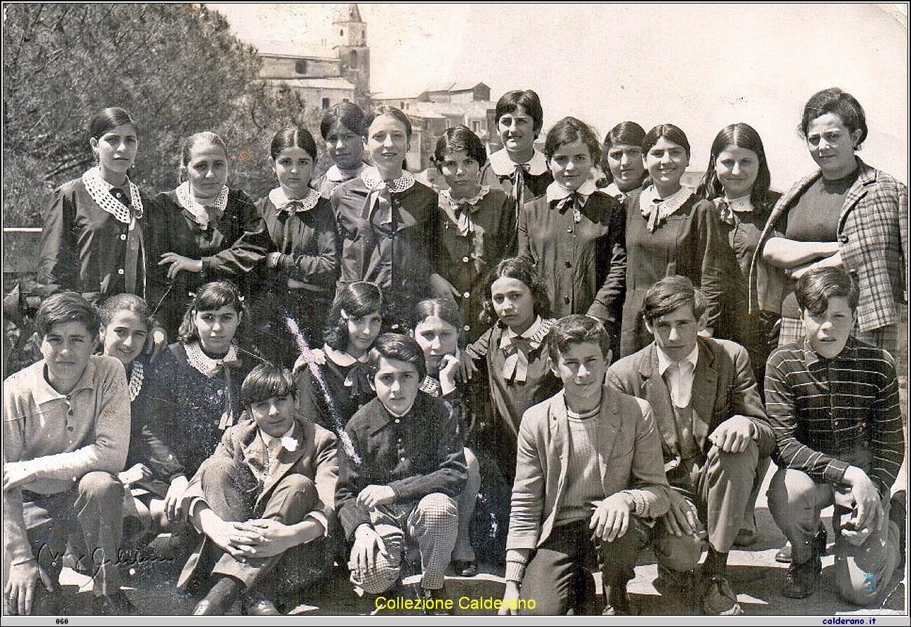 Scuola Media 1966 con Emilia Calderano.jpg