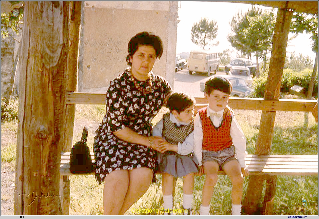 Giovanna e Alfredo Crispo con la Mamma.jpg