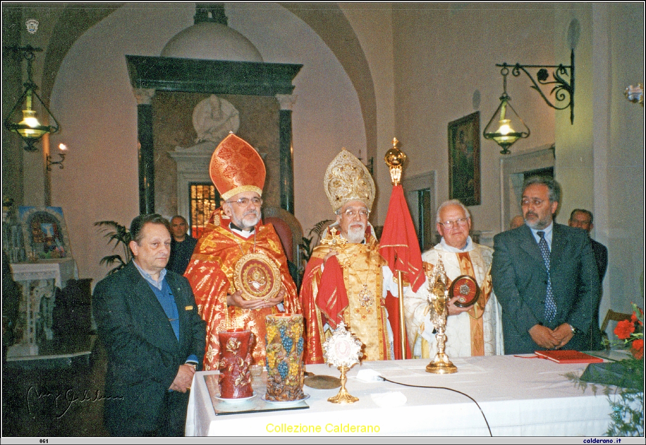 Luigi Pastorino, Mons Borghossion, Patriarca Nerses Bedros XIX, Padre Gennaro e il Sindaco Pippo Schettino 15-5-2001.jpeg