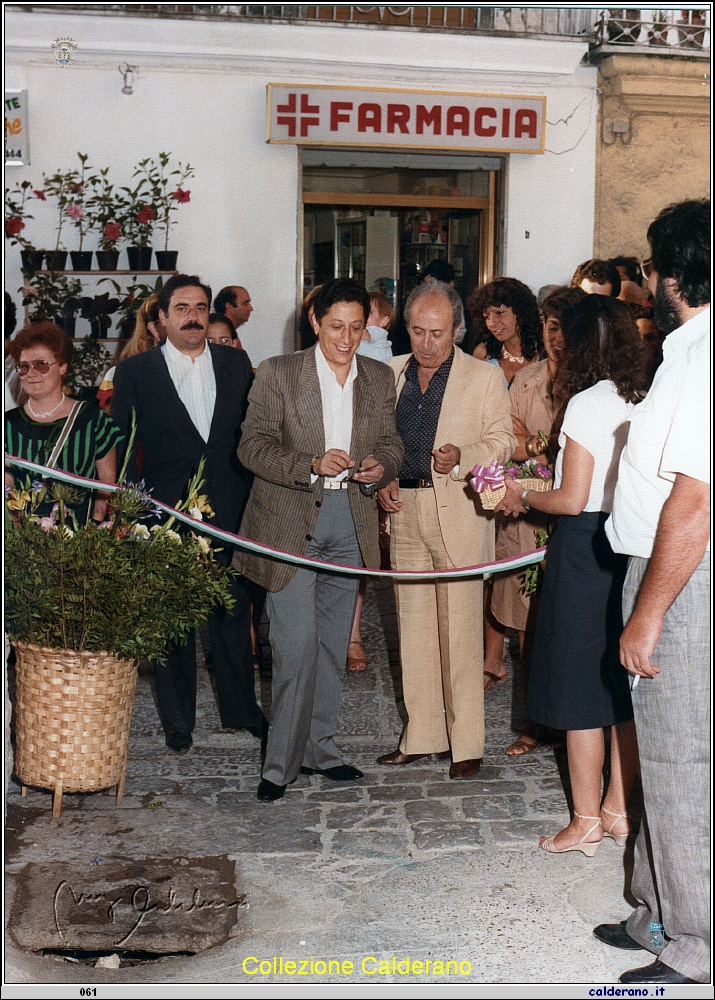 Mostra di pittura nei vicoli con Sindaco Fernando Sisinni e Biagio Vitolo Presidente AAST 1984.jpeg