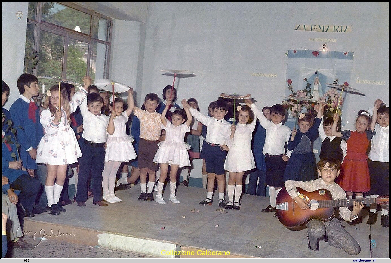 Spettacolo teatrale nella scuola elementare - Maggio 1974.jpg