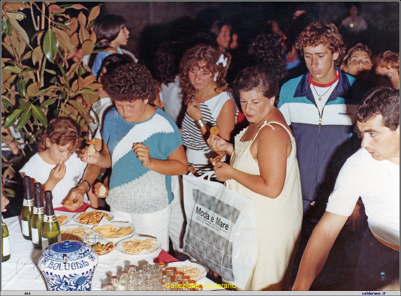 Momento conviviale durante la presentazione dell'auto Fiat Maratea 1983 5.jpeg